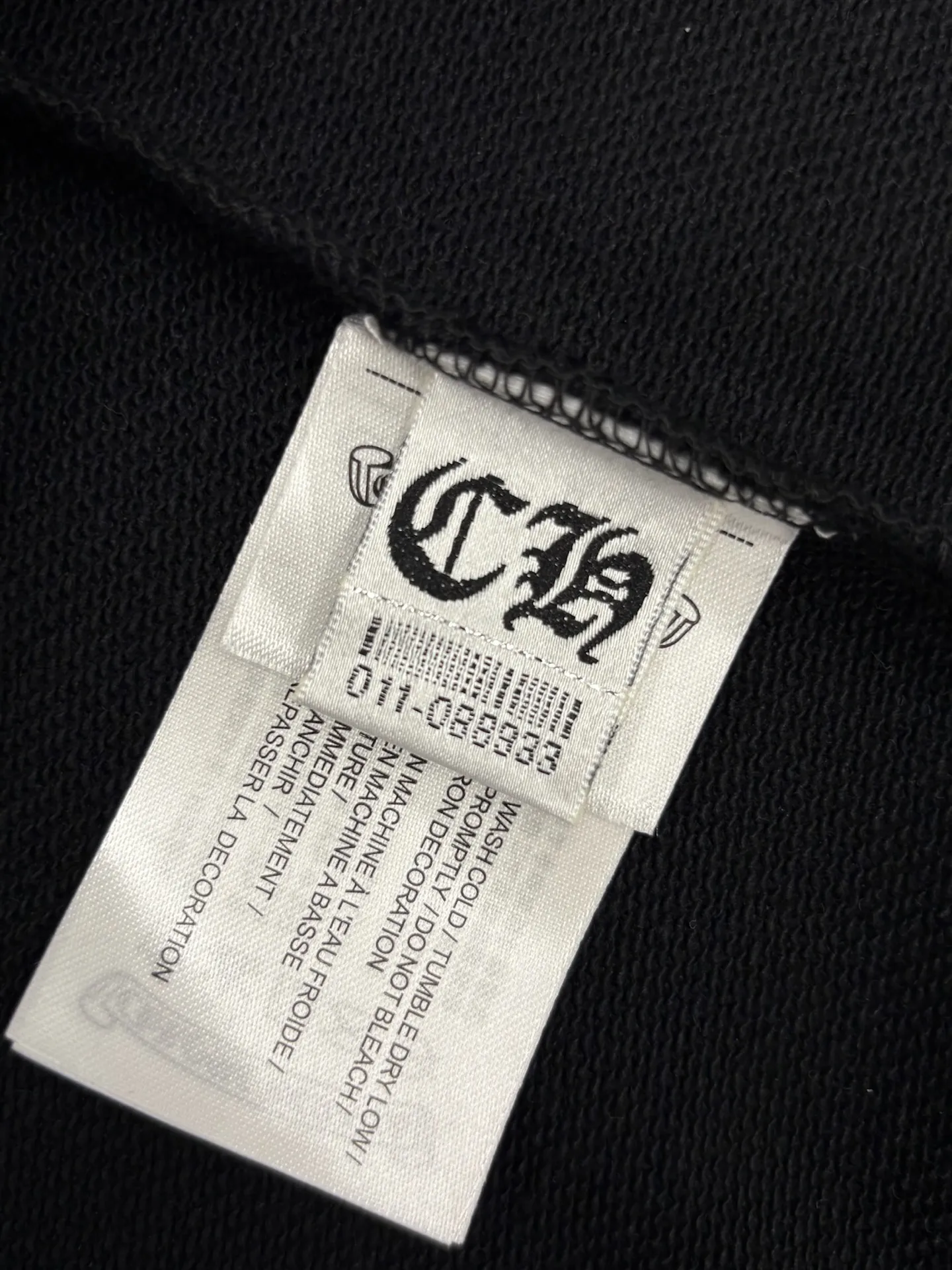 P250 [High Quality] Chrome Hearts Embroidery🪡Cross + Horseshoe‼ ️Round neck sweatshirt *Customized 420g terry cotton fabric, the fabric is soft, skin-friendly and comfortable *Embroidery process: front cross + rivet embroidery *A very simple and elegant classic continuation. It is unparalleled in terms of upper body comfort, interpreting your luxury and taste, and creating your fashion style and charm. Three complete standards. Same style for men and women. 𝐂𝐎𝐋𝐎𝐔𝐑: Black/White 𝐒𝐈𝐙𝐄: S-XL